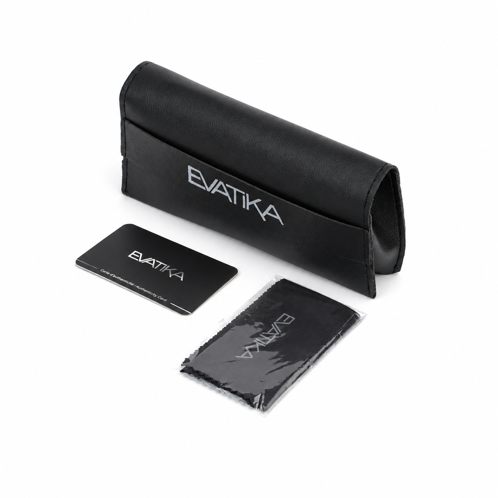 Étui noir EVATIKA avec carte et chiffon présentés sur la photo